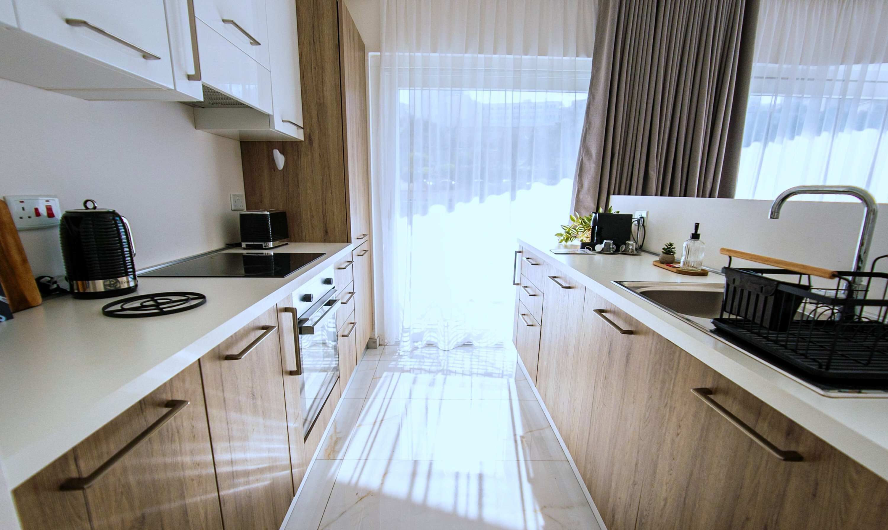 Fridge, oven, dishwasher, coffee/tea maker