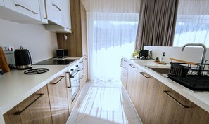 Kjøleskap, ovn, oppvaskmaskin og kaffetrakter/tekoker