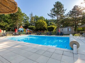 A heated pool - ZEcamping 3* animé piscine chauffée dog friendly locatif TV clim 25m2 (Sully-sur-Loire)