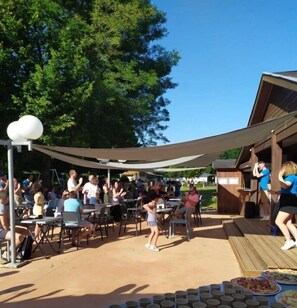 Outdoor dining - Camping 4 étoiles - Parc aquatique - ccbcbea (Argentat)