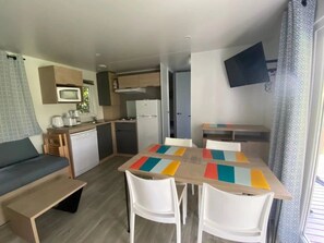 Interior - ZEcamping 4* parc aquatique locatif TV LV BBQ 8 pers (Argentat)
