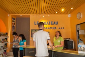 Lobby - Camping 3 étoiles - Piscine  - ccbc0g0 (Hauterives)