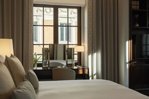 Junior Suite | Premium bedding, minibar, in-room safe, iron/ironing board - Corinthia Rome (Rome)