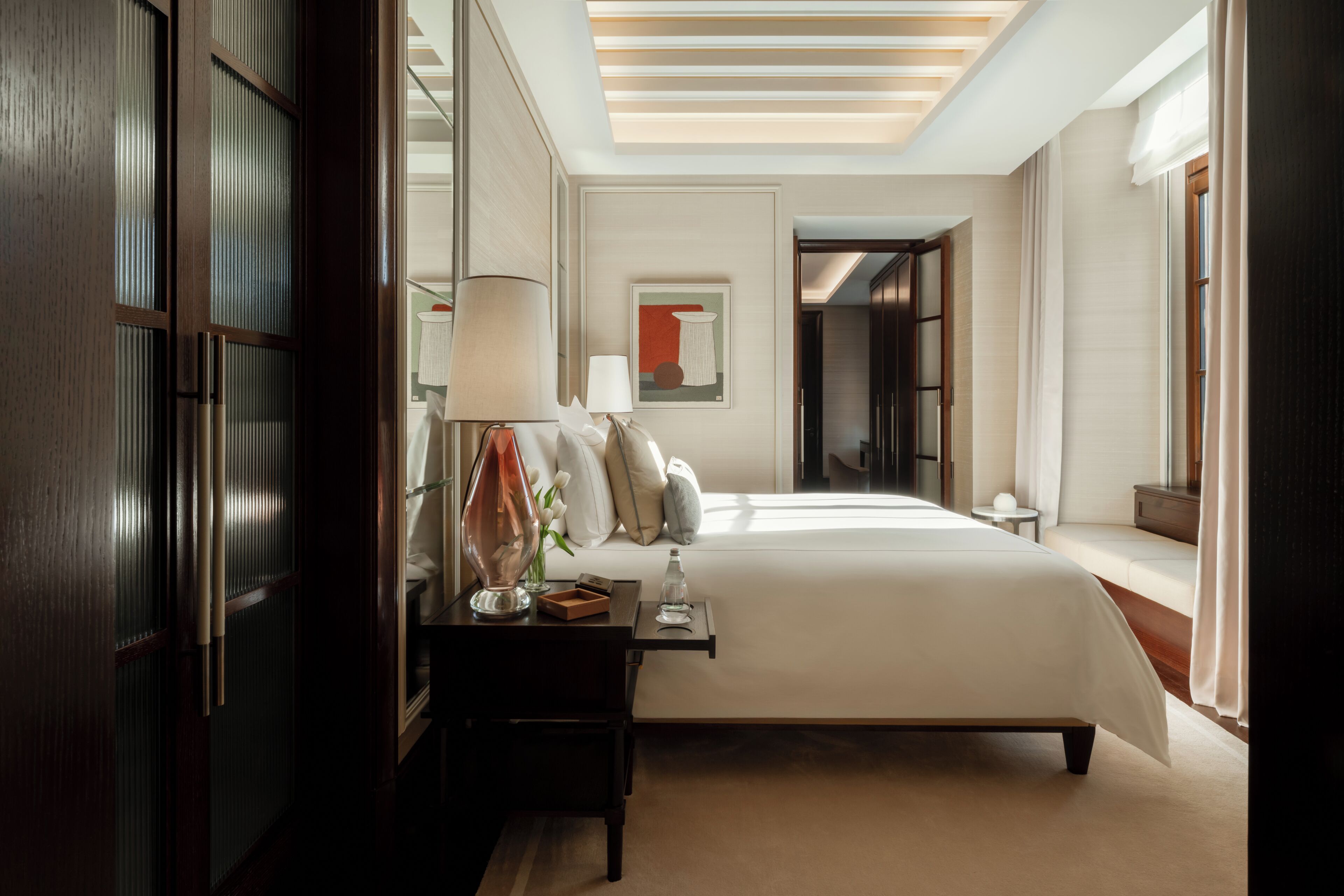 Deluxe Suite, 1 King Bed | Premium bedding, minibar, in-room safe, iron/ironing board