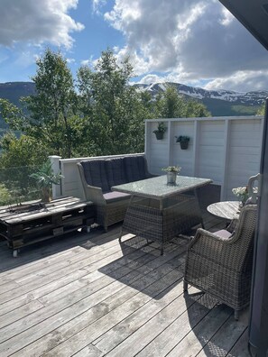 Cabin, 3 Bedrooms | Outdoor dining