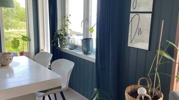 Cabin, 3 Bedrooms | Dining