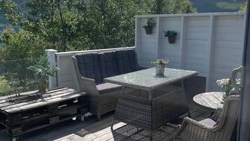 Cabin, 3 Bedrooms | Outdoor dining