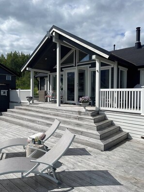 Kunyhó, 3 hálószobával | Terasz/udvar