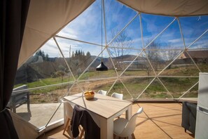 Dining - ZEcamping 3* piscine couverte dog friendly locatif BBQ clim 50m2 (Châtel-Montagne)