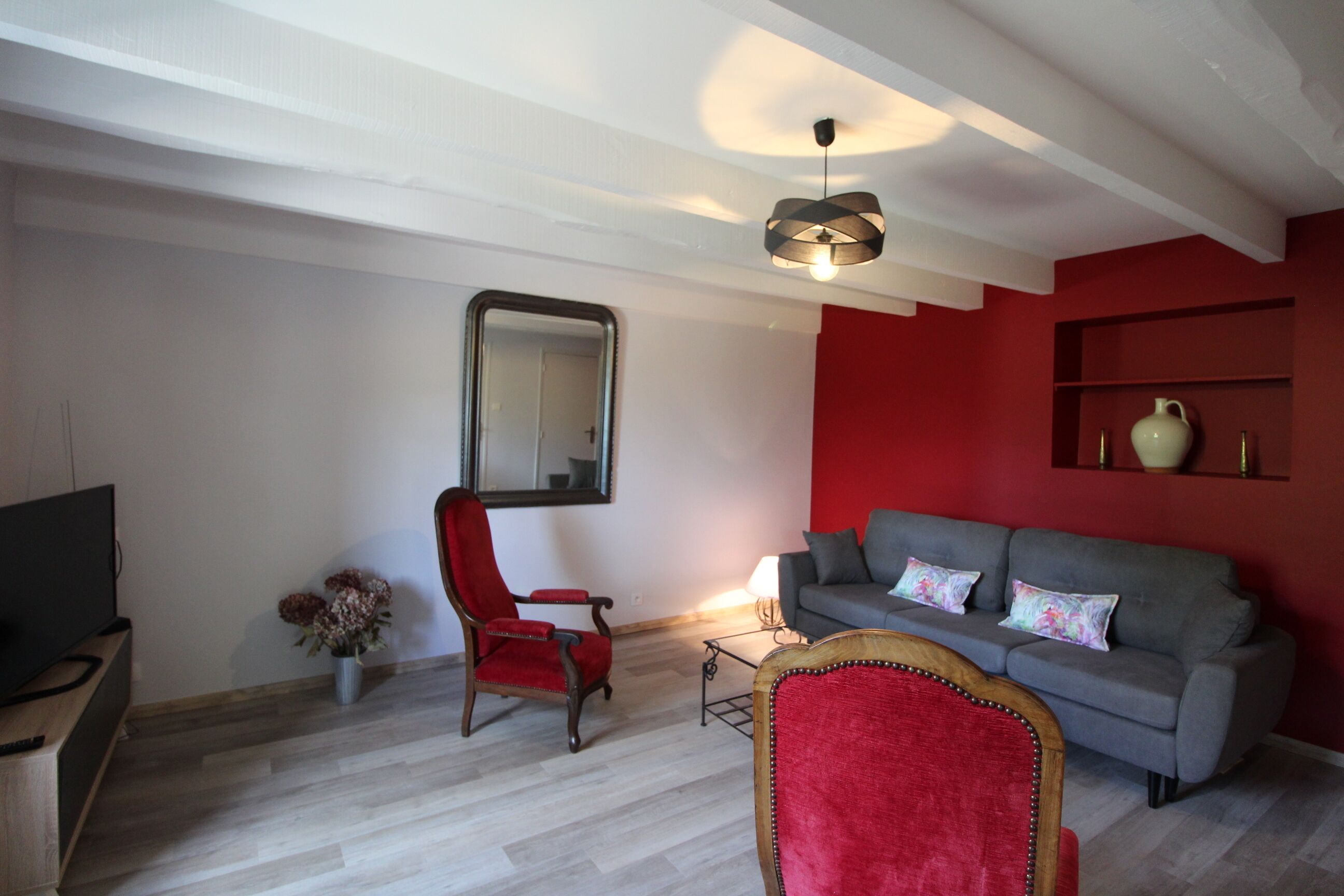 电视、DVD 播放器、乒乓球、书