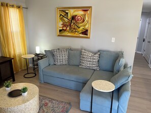 Smart TV - Cozy Carolina Bungalow - Uptown CLT/Camp North End/Music Factory (Charlotte)