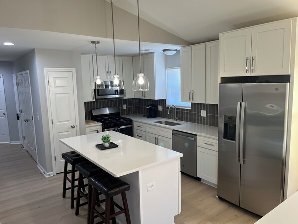 Private kitchen - Cozy Carolina Bungalow - Uptown CLT/Camp North End/Music Factory (Charlotte)