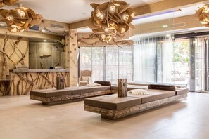 Lobby - ZEcamping 4* locatif TV BBQ clim 44m2 (Agde)