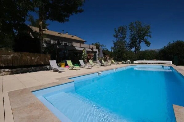 A heated pool - ZEcamping 3* pet friendly restaurant avec une vue panoramique (Gap)