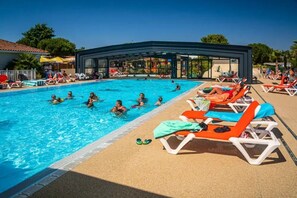 Indoor pool - ZEcamping 4* - Parc Aqua - Plage à 1 km - Dog friendly - MH TV Plancha (Saint-Michel-Chef-Chef)