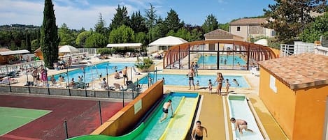 Una piscina techada