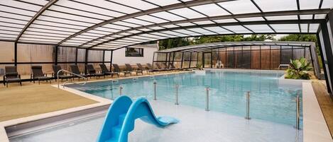 Alberca techada y alberca climatizada