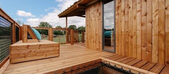 ZEcamping 4 étoiles familial piscine couverte locatif TV LV 53m2