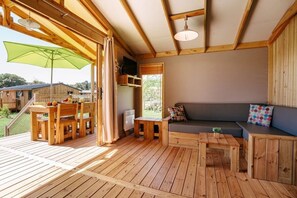TV, ping pong - ZEcamping 4 étoiles animé piscine couverte locatif TV 43m2 (Caro)