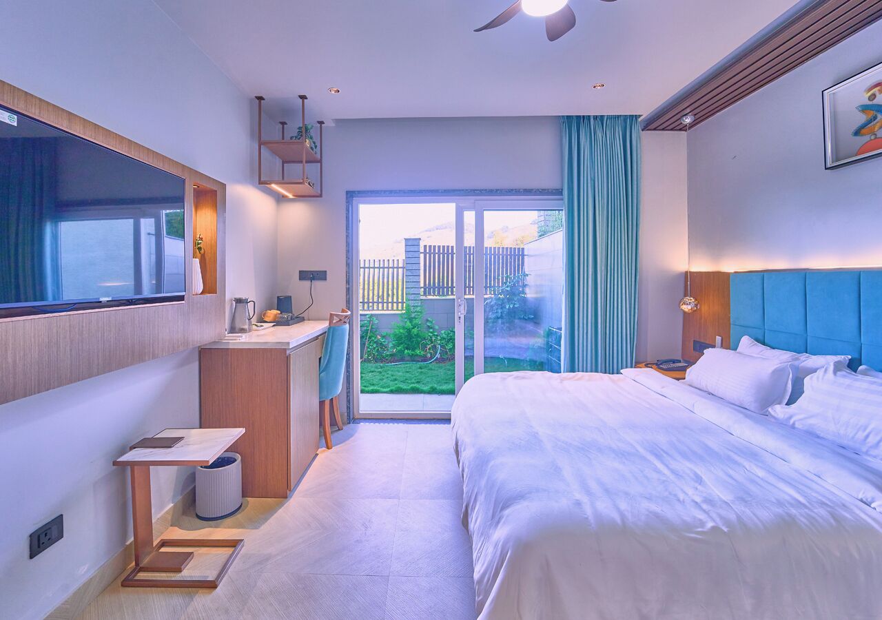 Deluxe Room, Pets allowed, Garden View | Desk, laptop workspace, free WiFi