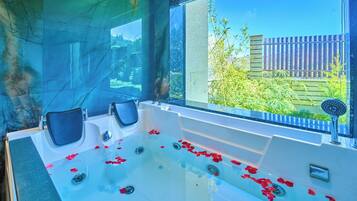 Presidential Room, Lanai, Garden View | Indoor spa tub