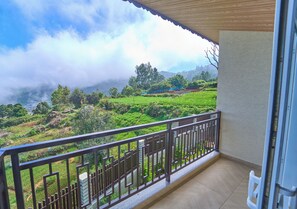 Presidential Room, Balcony, Mountain View | Interior - Cloudskape Resort Ooty by VOYE HOMES (Ooty)