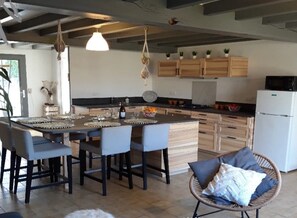 Dining - ZEcamping piscine chauffée dog friendly locatif LV BBQ 90m2 6 pers (Vendoire)