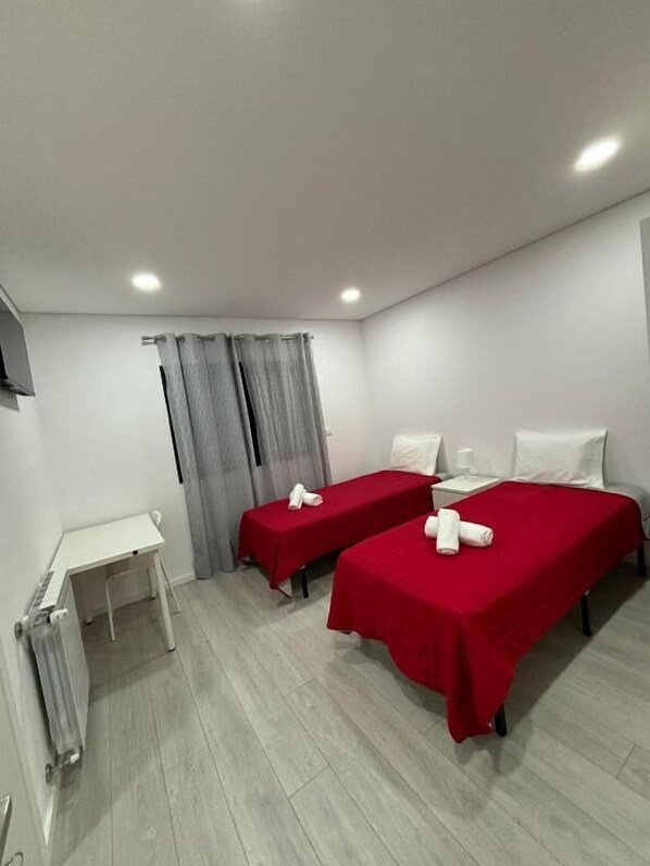 Twin Room | Iron/ironing board, free WiFi