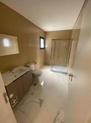 Family Apartment | Bathroom - In Barcelos View Lodge (Barcelos)
