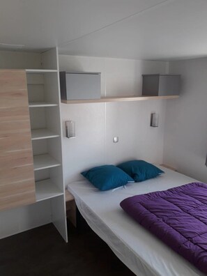 4 bedrooms, WiFi - ZEcamping 4 étoiles pataugeoire chiens acceptés locatif TV LV 40m2 (Foix)