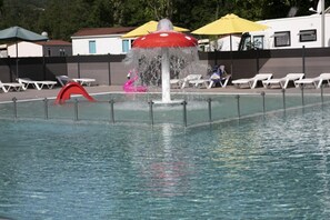 Pool - ZEcamping 4* pataugeoire animaux acceptés cottage TV LV clim 32m2 (Foix)