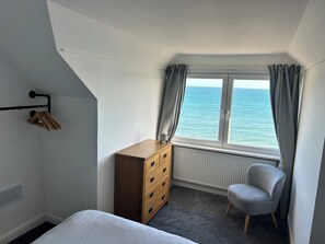 3 habitaciones, tabla de planchar con plancha, wifi y ropa de cama 