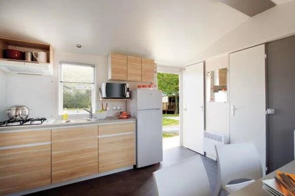 Fridge, microwave, stovetop