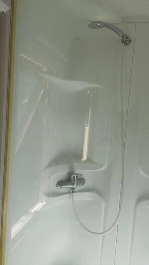 Bathroom - ZEcamping 3 étoiles animé piscine chauffée roulotte 24m2 4 pers (Le Bugue)