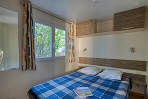 3 bedrooms, WiFi - ZEcamping 3 étoiles piscine chauffée animations locatif TV LV 27m2 (Le Bugue)