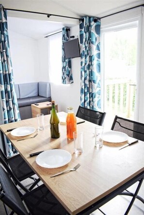 Dining - ZEcamping 4* avec pet friendly piscine couverte à 200m de la plage (Plomodiern)