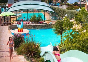 Alberca techada y alberca climatizada