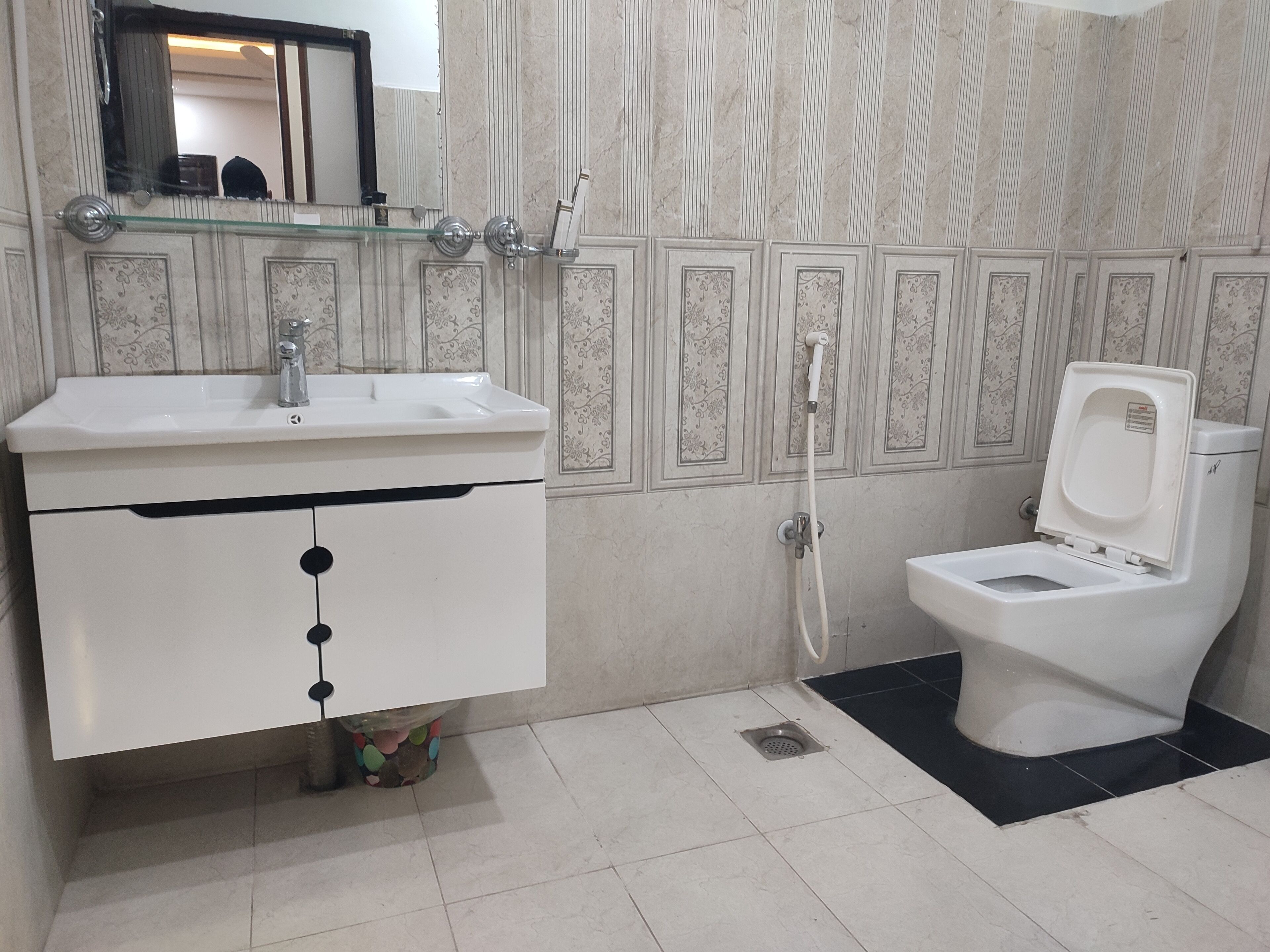 シャワー、バスアメニティ (無料)、タオル、石鹸