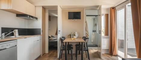 Fridge, microwave, stovetop