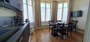 Fridge, microwave, stovetop, dishwasher - ZEcamping animaux acceptés à 5mn à pied des plages (Saint-Malo)