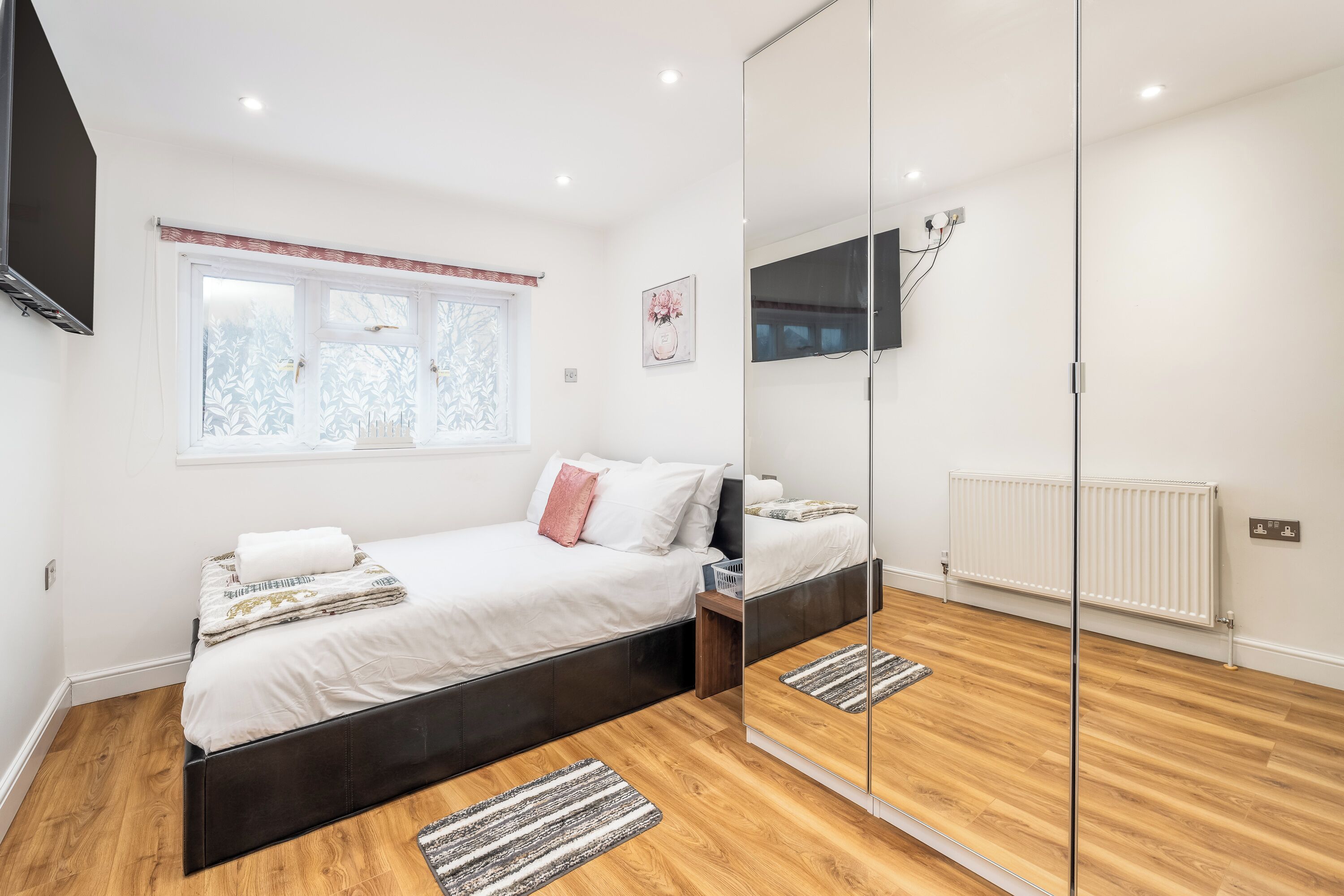 3 soverom, strykejern/-brett, wi-fi (inkludert) og sengetøy