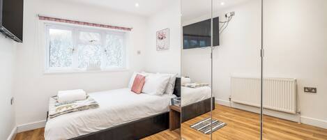 3 soverom, strykejern/-brett, wi-fi (inkludert) og sengetøy