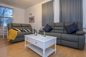 TV - Newly Refurbished Headingley Home + Free Parking - Pass the Keys (Leeds)