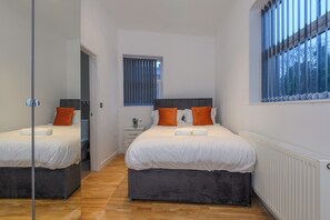 Iron/ironing board, free WiFi, bed sheets - Newly Refurbished Headingley Home + Free Parking - Pass the Keys (Leeds)