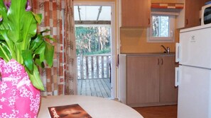 Interior - ZEcamping 3 étoiles 200m plage locatif TV clim 26m2 6 pers (Hyères)