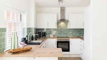 Réfrigérateur, micro-ondes, four, grille-pain