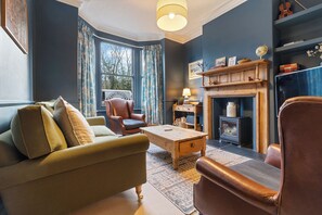 TV - Gorgeous Victorian Town-house in York with Parking - Pass the Keys (York)