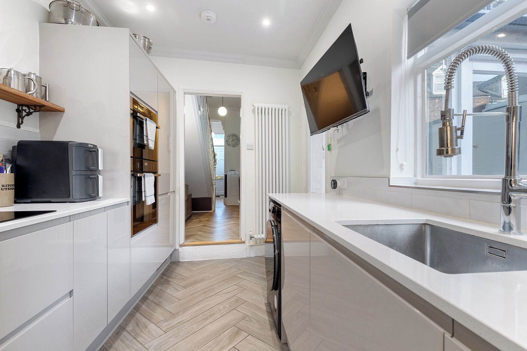 Fridge, oven, dishwasher, toaster