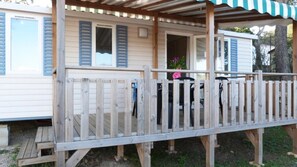 Terrace/patio - ZEcamping 3* 200m plage locatif TV clim 28m2 6 pers (Hyères)
