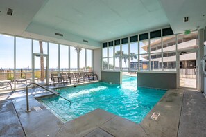 A heated pool - 1704 Seawind w Double Balcony w FREE Umbrella Svc (Gulf Shores)